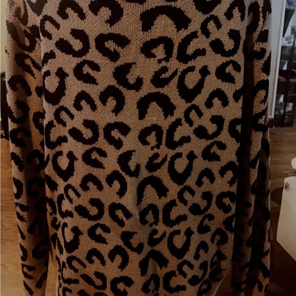 New: Beautiful Dolman Sweater from Vintage Leopard - Picture 3 of 3
